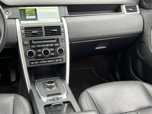 Used 2018 Land Rover Discovery Sport HSE image 25