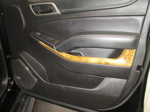 Used 2017 GMC Yukon XL Denali w/ Open Road Package image 8