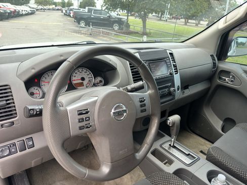 Used 2018 Nissan Frontier SV RWD image 17