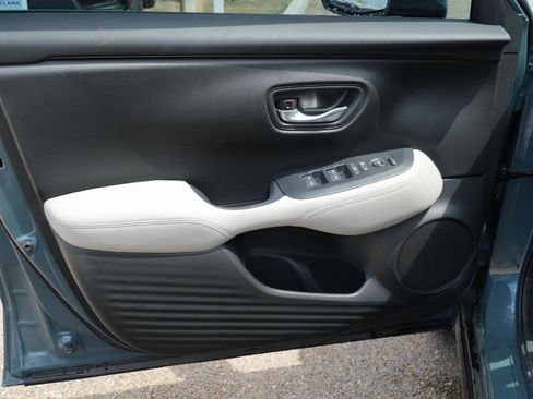 Used 2025 Honda HR-V LX image 11