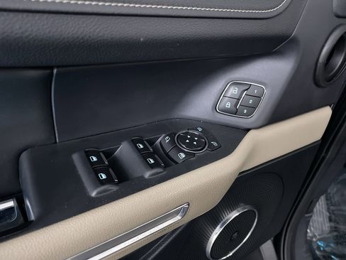 Used 2022 Ford Expedition Limited image 11