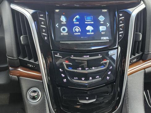 Used 2018 Cadillac Escalade Luxury image 26