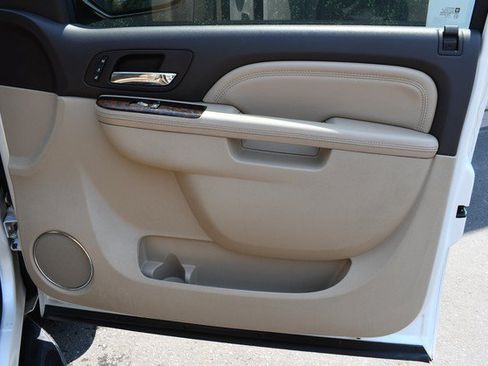 Used 2011 GMC Yukon XL Denali AWD/4WD image 24