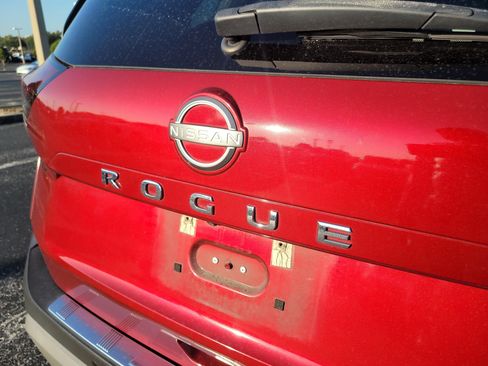 Used 2022 Nissan Rogue SV w/ SV Premium Package FWD image 12