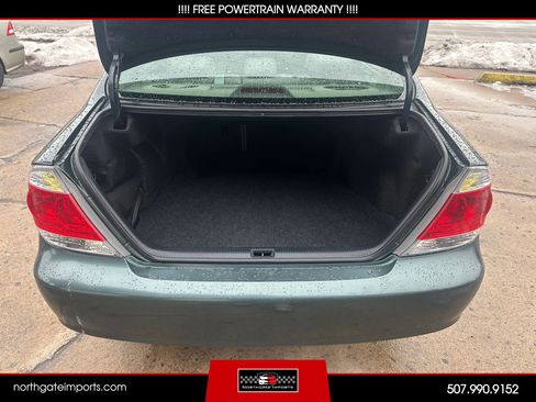 Used 2005 Toyota Camry XLE image 6