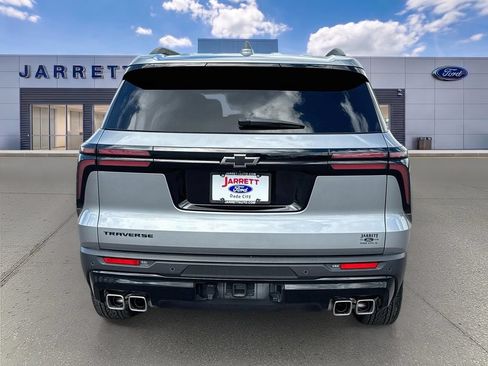 Used 2026 Chevrolet Traverse LT w/ Midnight/Sport Edition FWD image 6