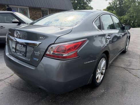 Used 2014 Nissan Altima 2.5 SV FWD image 3