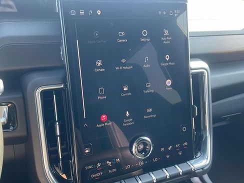 Used 2025 GMC Yukon Denali AWD/4WD image 17