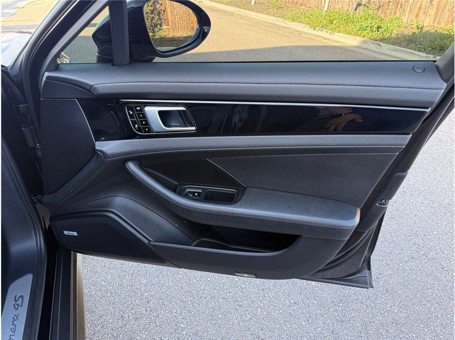 Used 2018 Porsche Panamera 4S AWD/4WD image 40