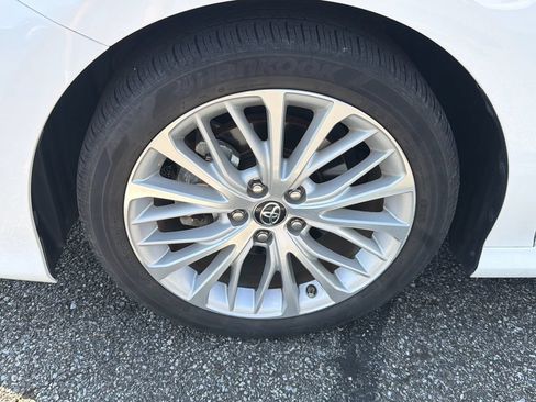 Used 2019 Toyota Camry XLE FWD image 6
