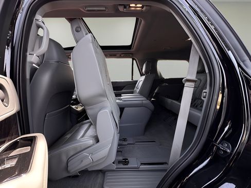 Used 2019 Lincoln Navigator Reserve AWD/4WD image 22