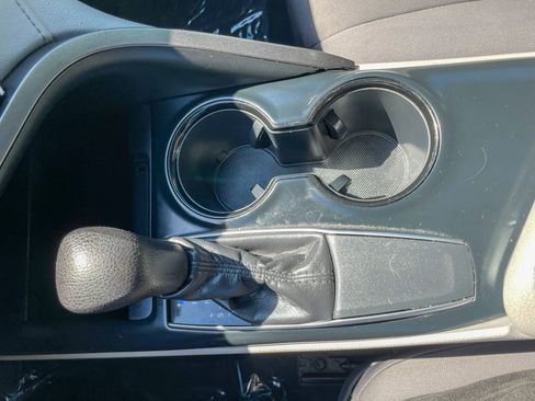 Used 2018 Toyota Camry LE image 32