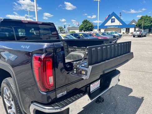 Used 2022 GMC Sierra 1500 SLT w/ SLT Premium Plus Package AWD/4WD image 9