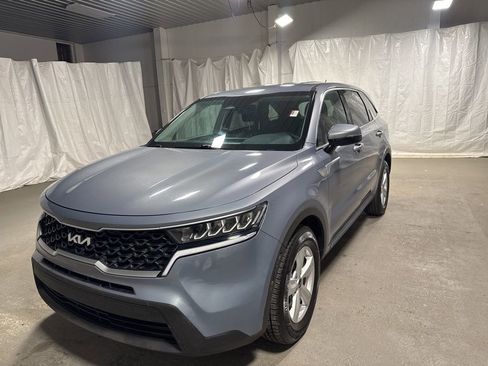 Used 2023 Kia Sorento LX image 3
