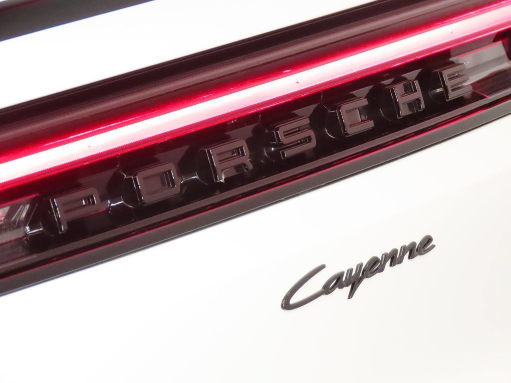 Certified 2025 Porsche Cayenne Coupe AWD/4WD image 12