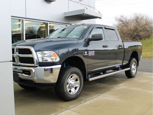 Used 2018 RAM 2500 Tradesman w/ Chrome Appearance Group image 3