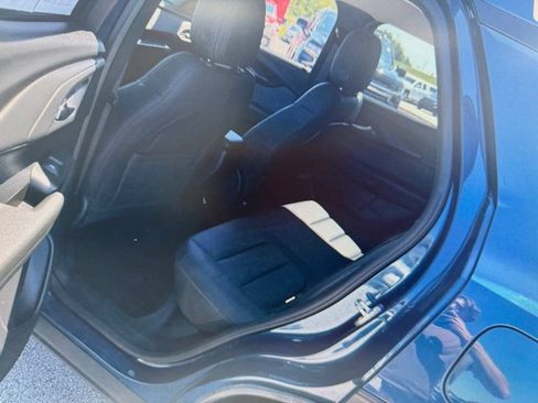 Used 2021 Chevrolet TrailBlazer LT w/ Premium Seating Package FWD image 4