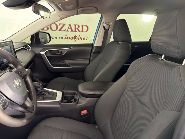 Used 2019 Toyota RAV4 LE FWD image 18