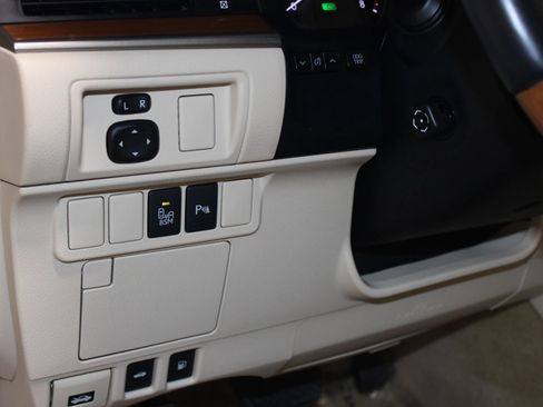 Used 2013 Lexus ES 300h w/ Luxury Pkg FWD image 21