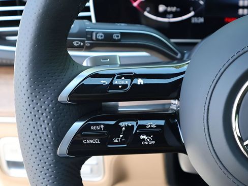 New 2026 Mercedes-Benz GLS 450 4MATIC image 32