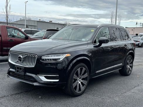 Used 2024 Volvo XC90 T8 Plus image 4