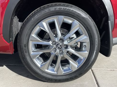 Used 2023 Toyota Highlander Limited image 8