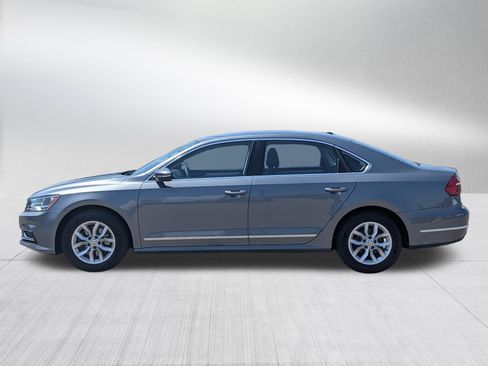 Used 2016 Volkswagen Passat 1.8T R-Line FWD image 4