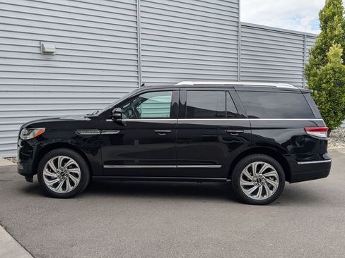 Used 2024 Lincoln Navigator Reserve AWD/4WD image 8