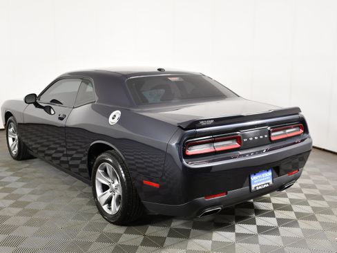 Used 2016 Dodge Challenger SXT RWD image 5
