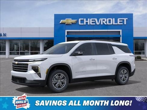 New 2026 Chevrolet Traverse LT w/ Driver Confidence Package AWD/4WD image 2