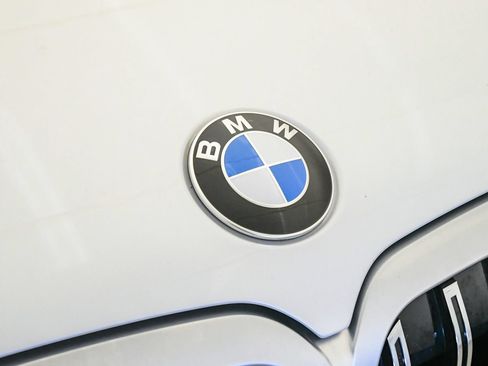Used 2026 BMW X7 xDrive40i w/ Premium Package AWD/4WD image 8
