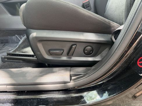 Used 2025 Nissan Rogue SV FWD image 22