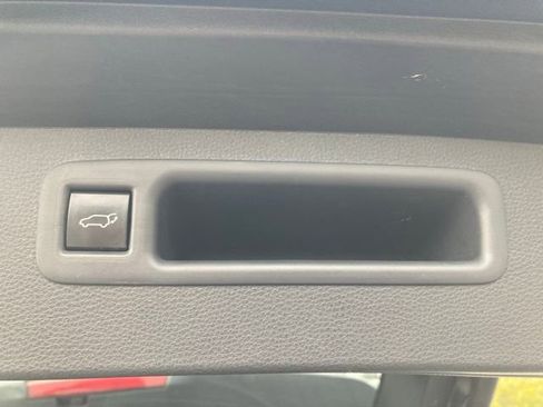 Used 2023 Toyota Highlander XLE image 10