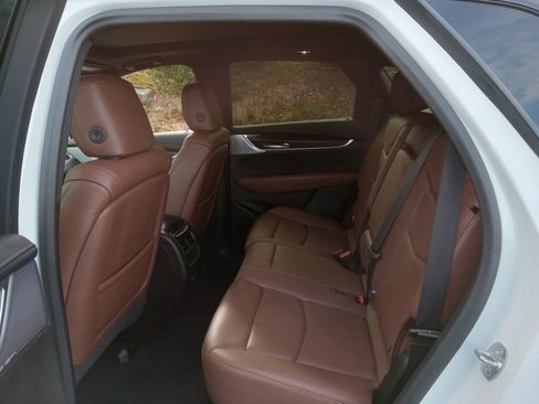 Used 2025 Cadillac XT5 Sportv w/ LPO, Red Accent Package image 22