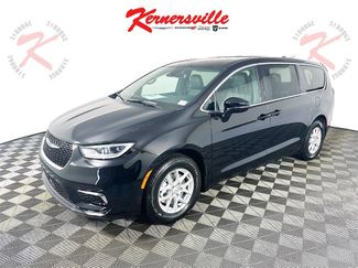 New 2026 Chrysler Pacifica Select video 3