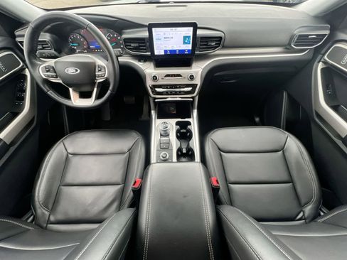 Used 2022 Ford Explorer XLT w/ Equipment Group 202A AWD/4WD image 15