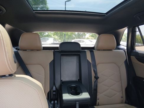 Used 2025 Volkswagen Atlas Cross Sport SE w/ Panoramic Sunroof Package FWD image 43