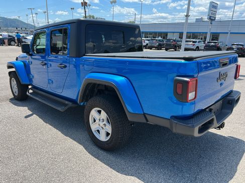 Used 2022 Jeep Gladiator Sport AWD/4WD image 7