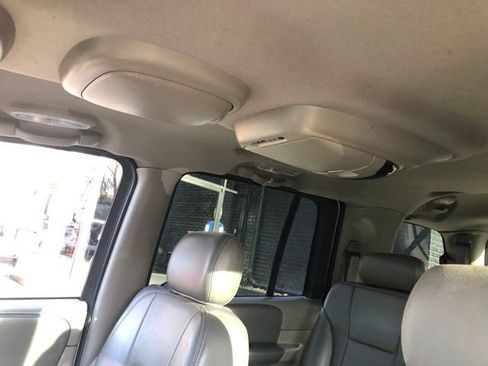 Used 2002 Chevrolet TrailBlazer LT w/ LT Leather Plus Pkg image 11