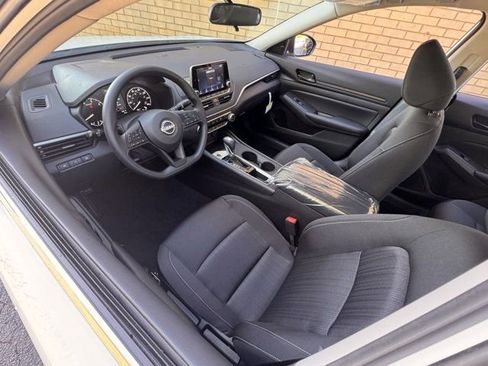 Used 2025 Nissan Altima 2.5 S FWD image 14