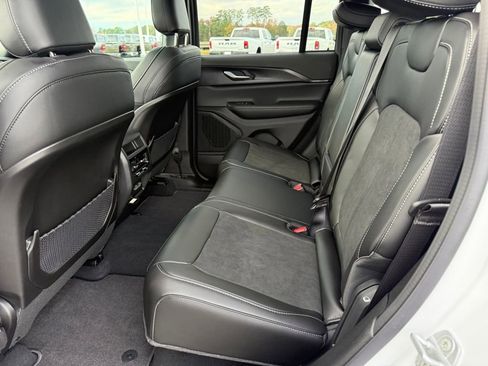 New 2025 Jeep Grand Cherokee Laredo image 25