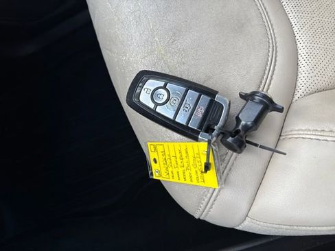 Used 2020 Ford Explorer Platinum w/ Premium Technology Package image 41