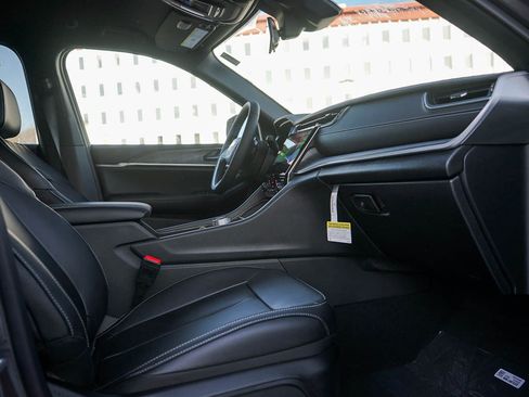 New 2025 Jeep Grand Cherokee Limited w/ Black Appearance Package image 11