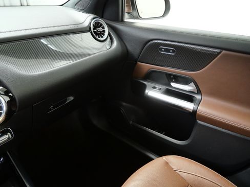 Certified 2022 Mercedes-Benz GLA 250 4MATIC image 19