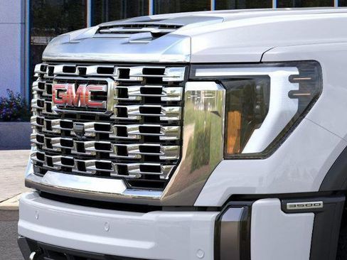 New 2026 GMC Sierra 3500 Denali w/ Denali Reserve Package AWD/4WD image 13