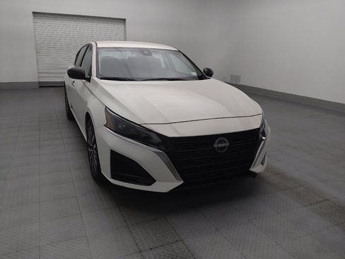 Used 2025 Nissan Altima 2.5 SV FWD image 14