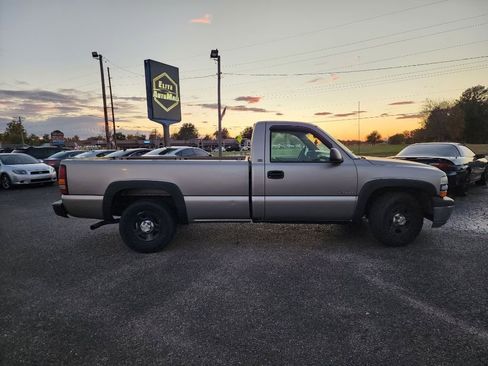 Used 2000 Chevrolet Silverado 1500 2WD Regular Cab image 2