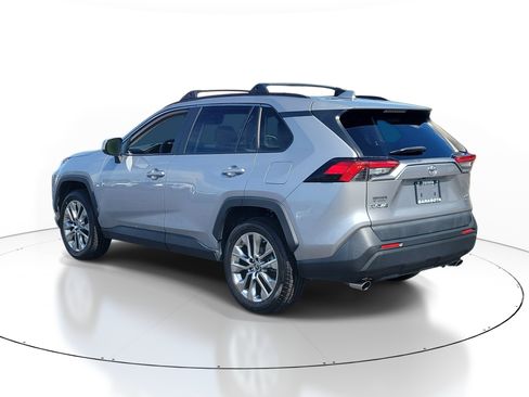 Used 2019 Toyota RAV4 XLE Premium FWD image 4
