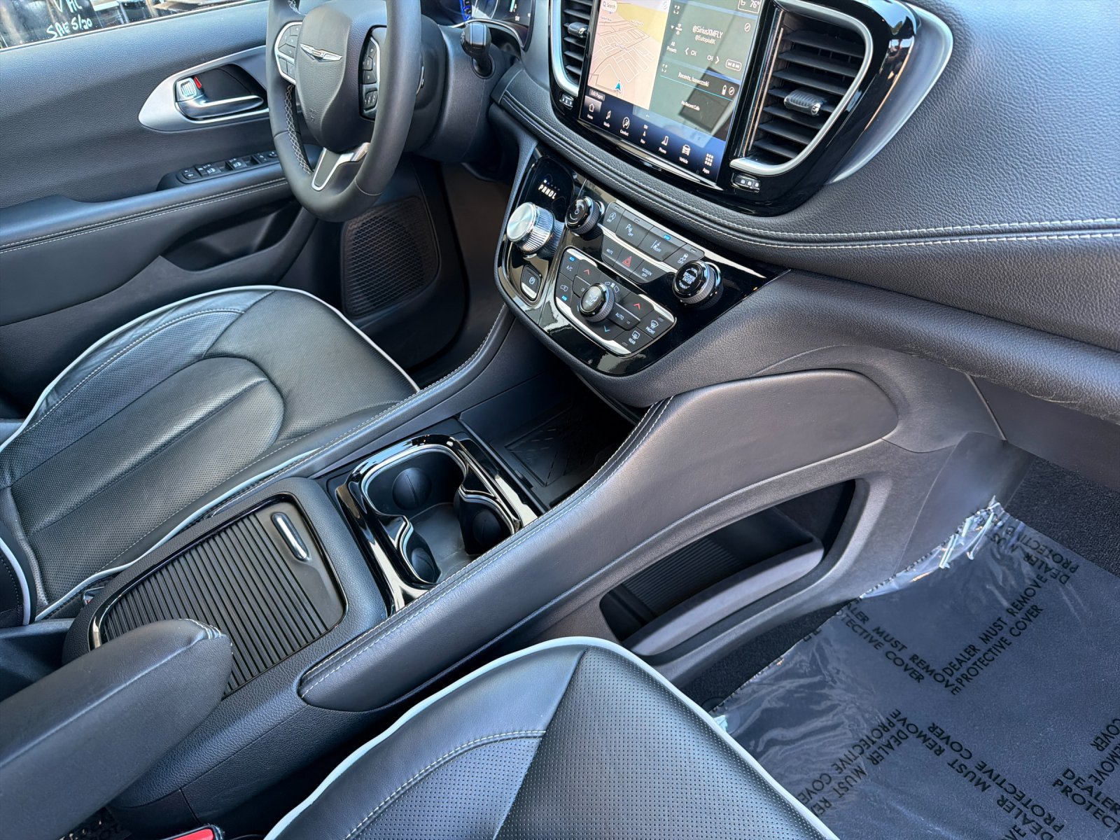 Used 2026 Chrysler Pacifica Limited FWD image 19