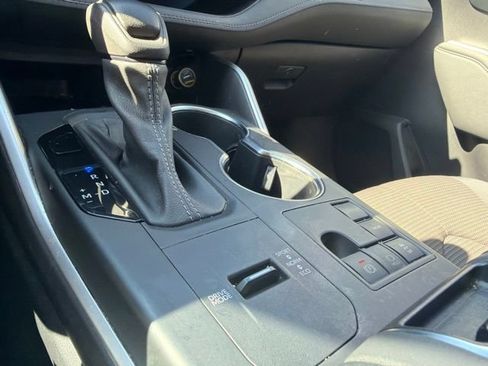 Used 2023 Toyota Highlander L FWD image 16